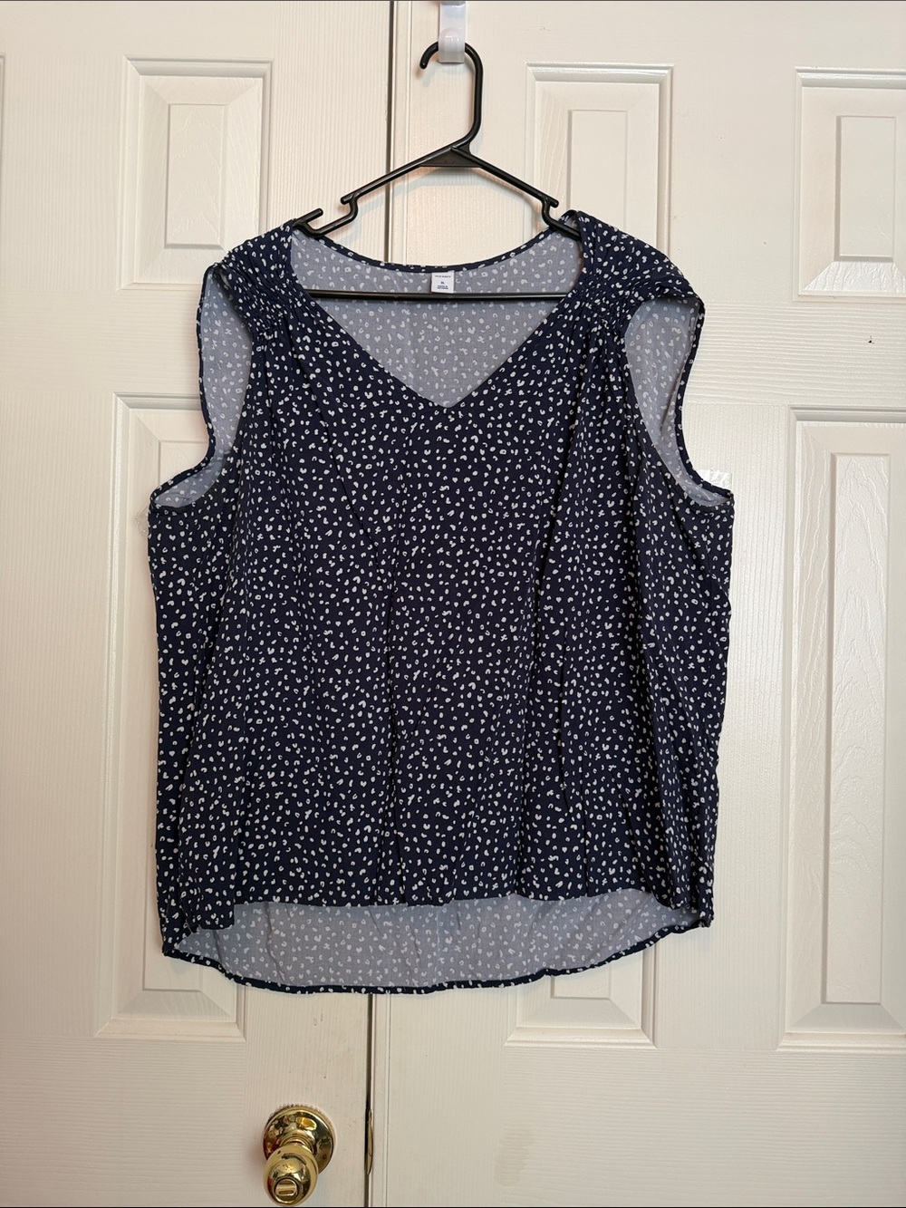 Old Navy Navy Sleeveless V-Neck  Blouse